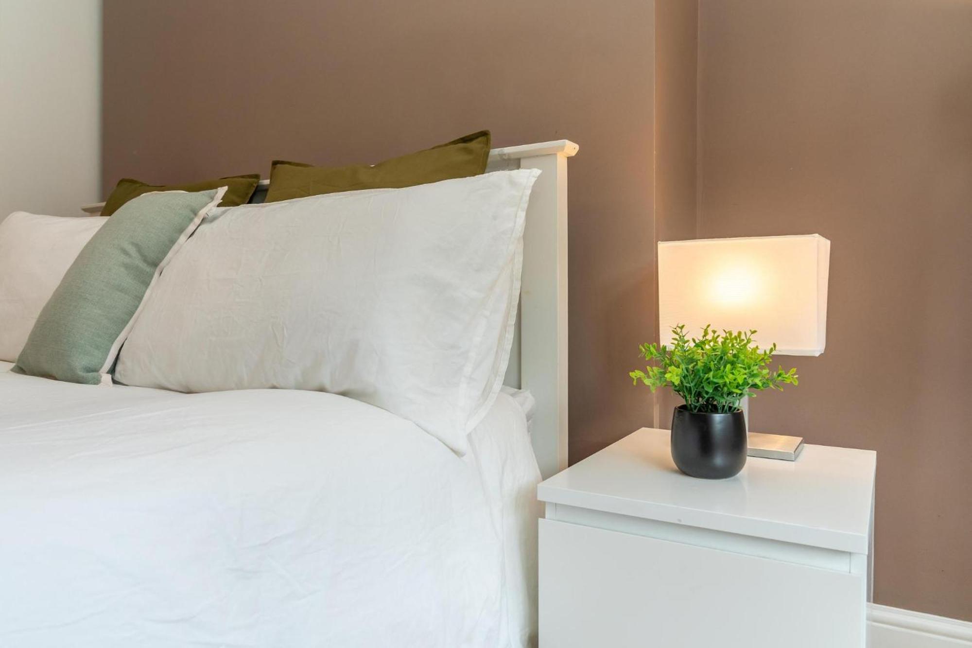 Location! 2 Bed/2Bath - Pro Host Lägenhet London Exteriör bild